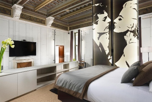 Piazza Del Gesu' Luxury Suites image 1